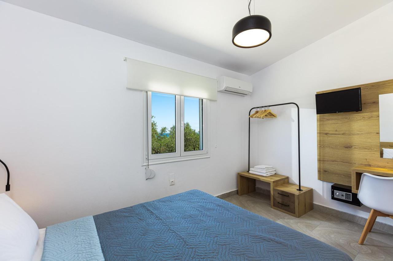 Gramvella Resort Adelianos Kampos Bagian luar foto