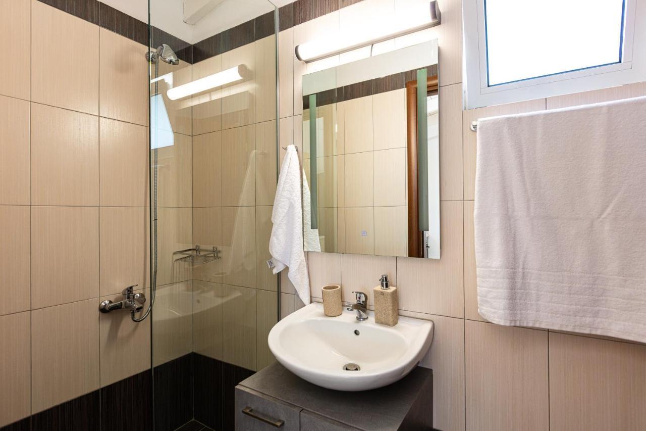 Gramvella Resort Adelianos Kampos Bagian luar foto